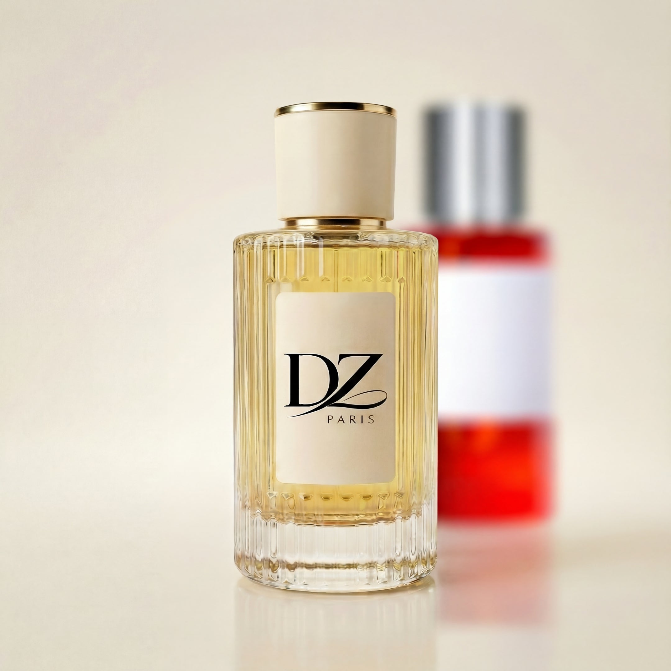 DZ Hibiscus Royal Parfüm-Extrait Flakon mit Hibiskusblüten und eleganter Verpackung, 40% Duftkonzentrat, luxuriöses Parfüm.