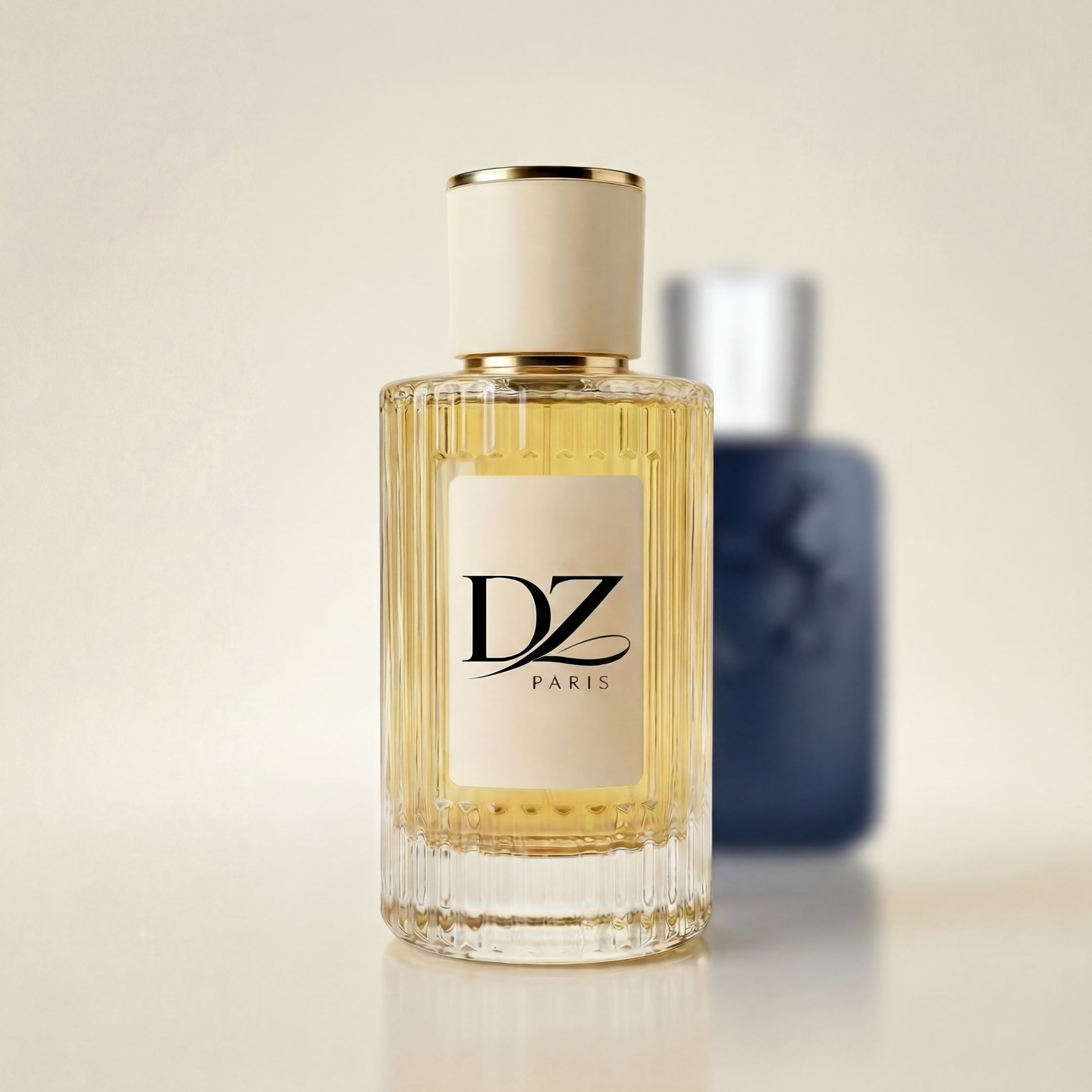 Flakon des DZ U28 Leitonar Parfüm Extrait de Parfum mit 40% Duftkonzentrat, stilvoller Stillleben-Aufnahme