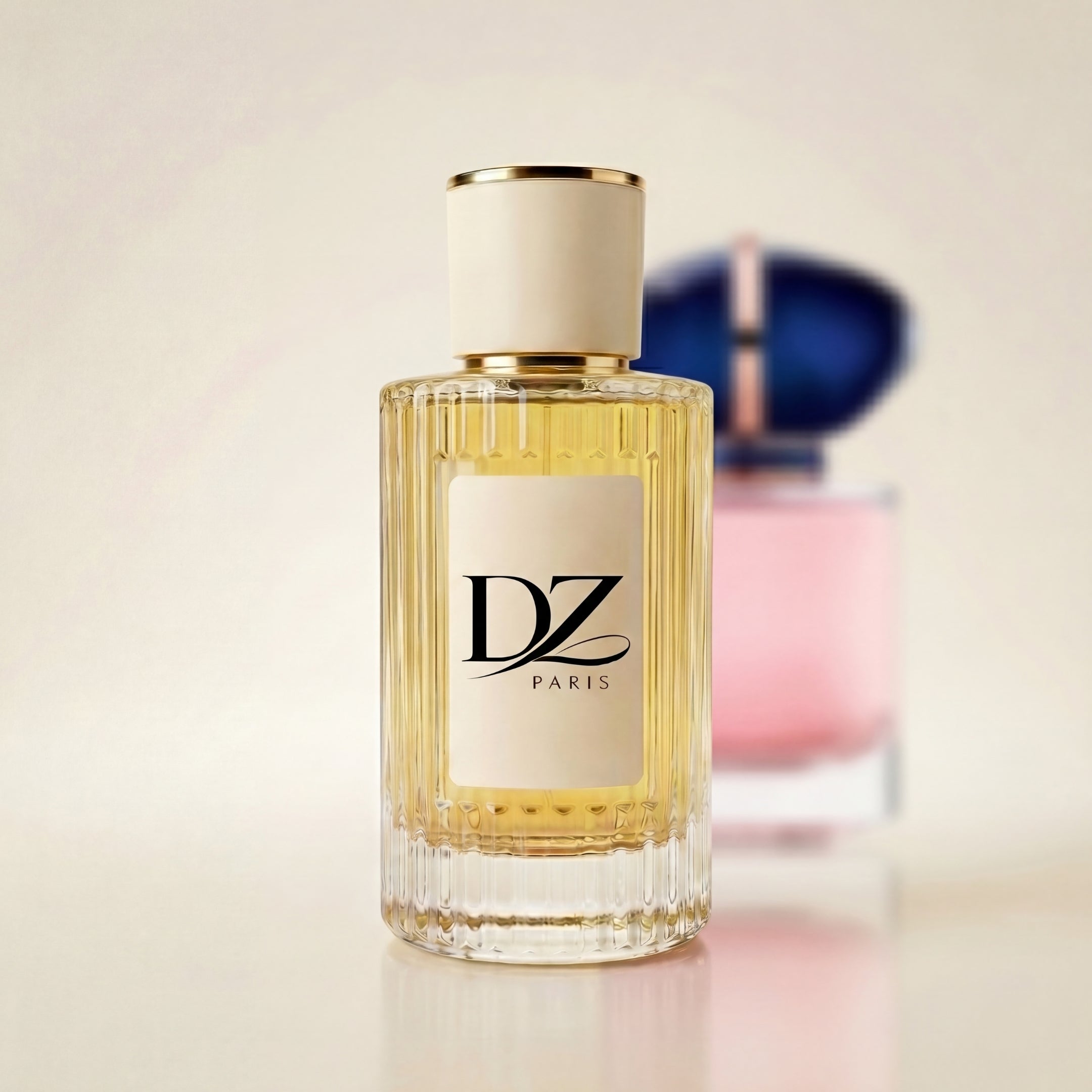 DZ W84 "My Route" Parfumextrakt 40% in eleganter Flasche, stilvolles Stillleben mit Parfumflakon.