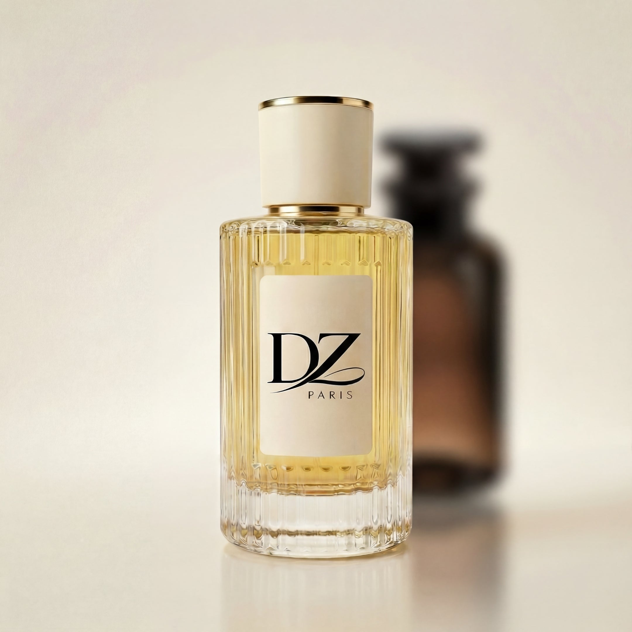 DZ U4 Obscur Nomad Parfümflakon, stilvolles Stillleben mit Parfum-Extrait 40% in eleganter Verpackung.