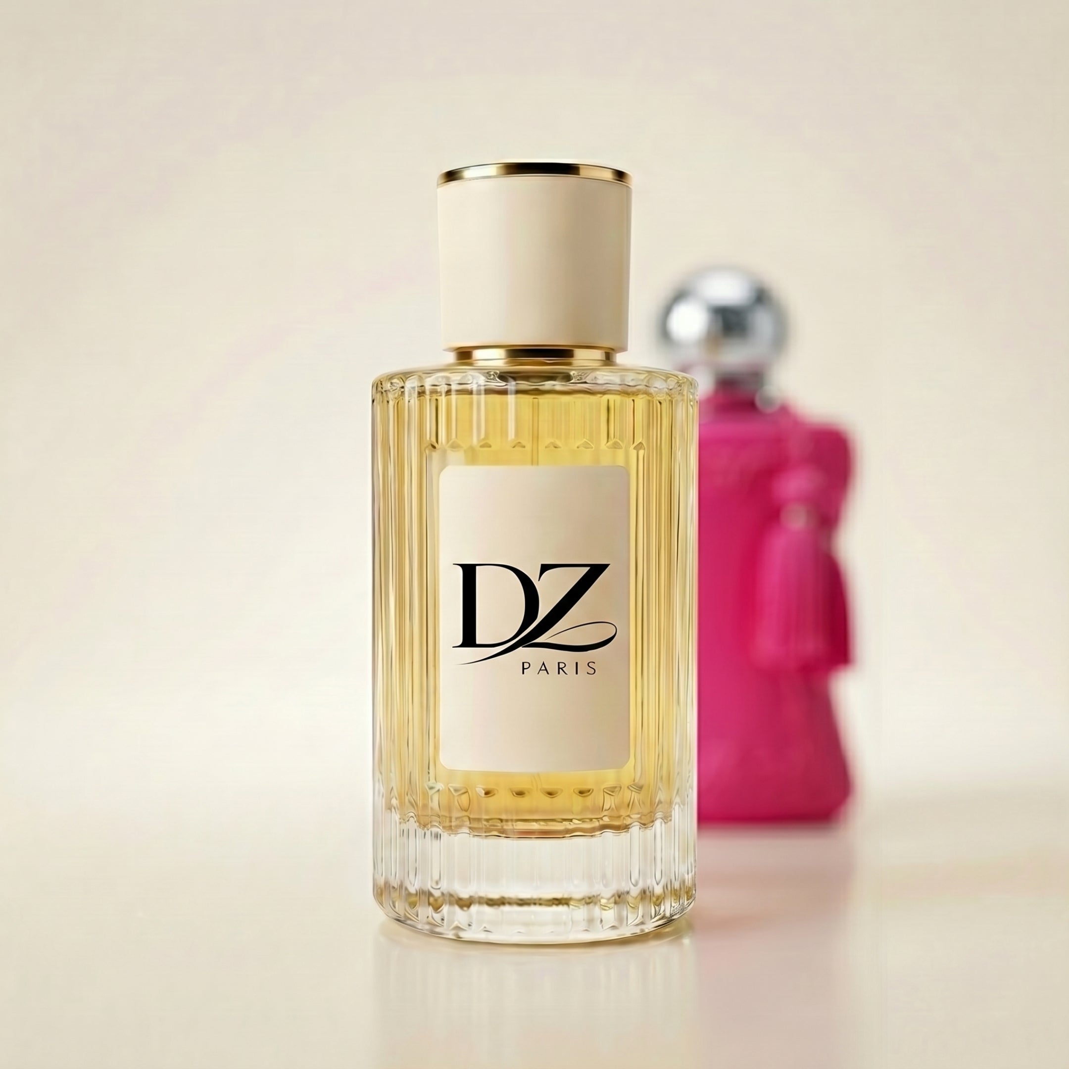 Extrait de Parfum W90 "Oriellea" von DZ in elegantem Flakon, stilvolles Stillleben mit Blumen und Parfüm.