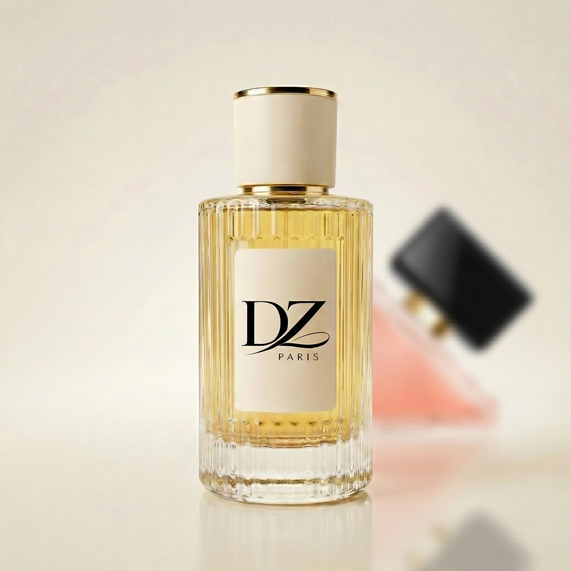 DZ Paradoxa Extrait de Parfum Flakon mit stilvoller Parfümflasche und elegantem Stillleben, 40% Duftkonzentration