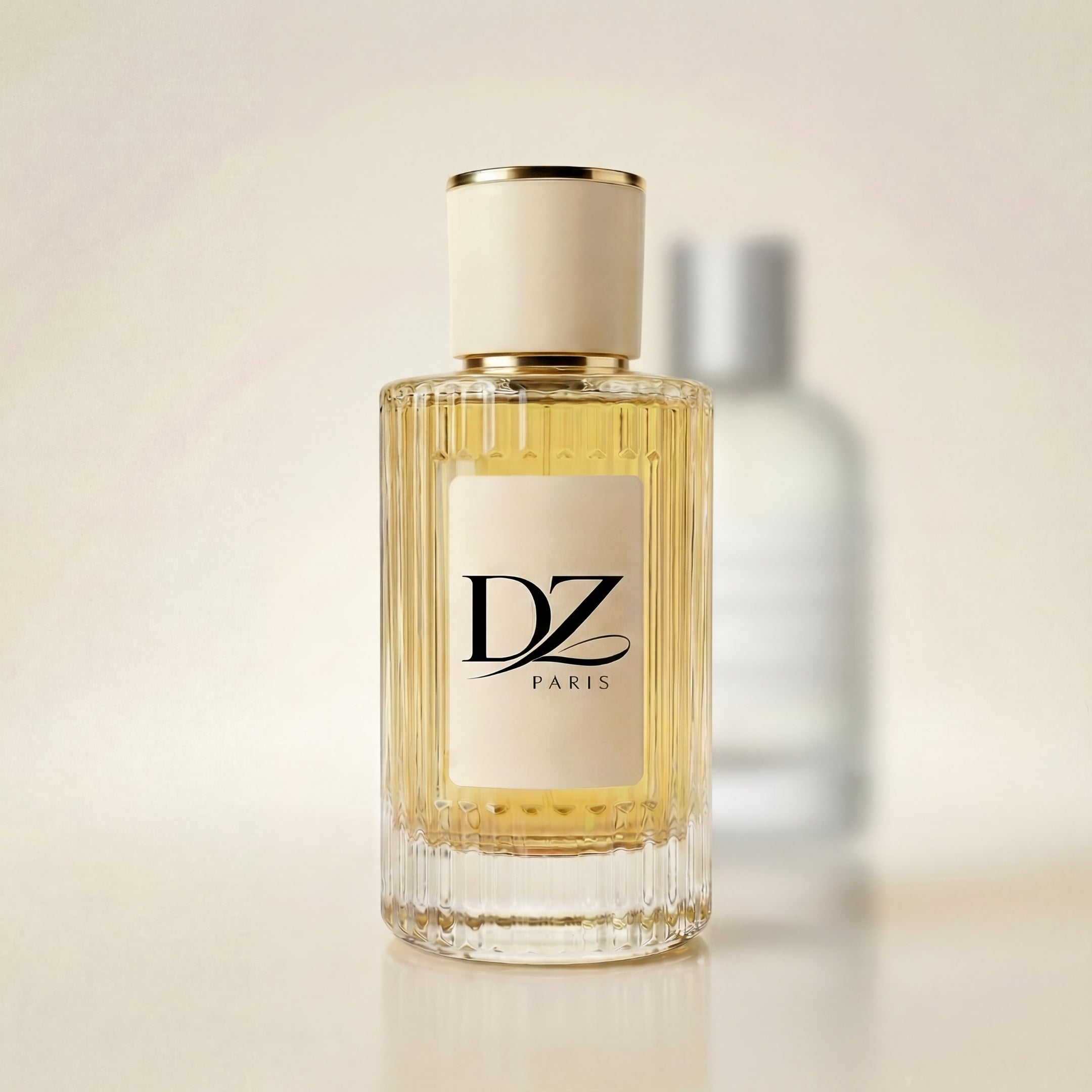Extrait de Parfum U33 Santal Supreme von DZ in eleganter Flasche, mit holzigen und warmen Santalnoten.