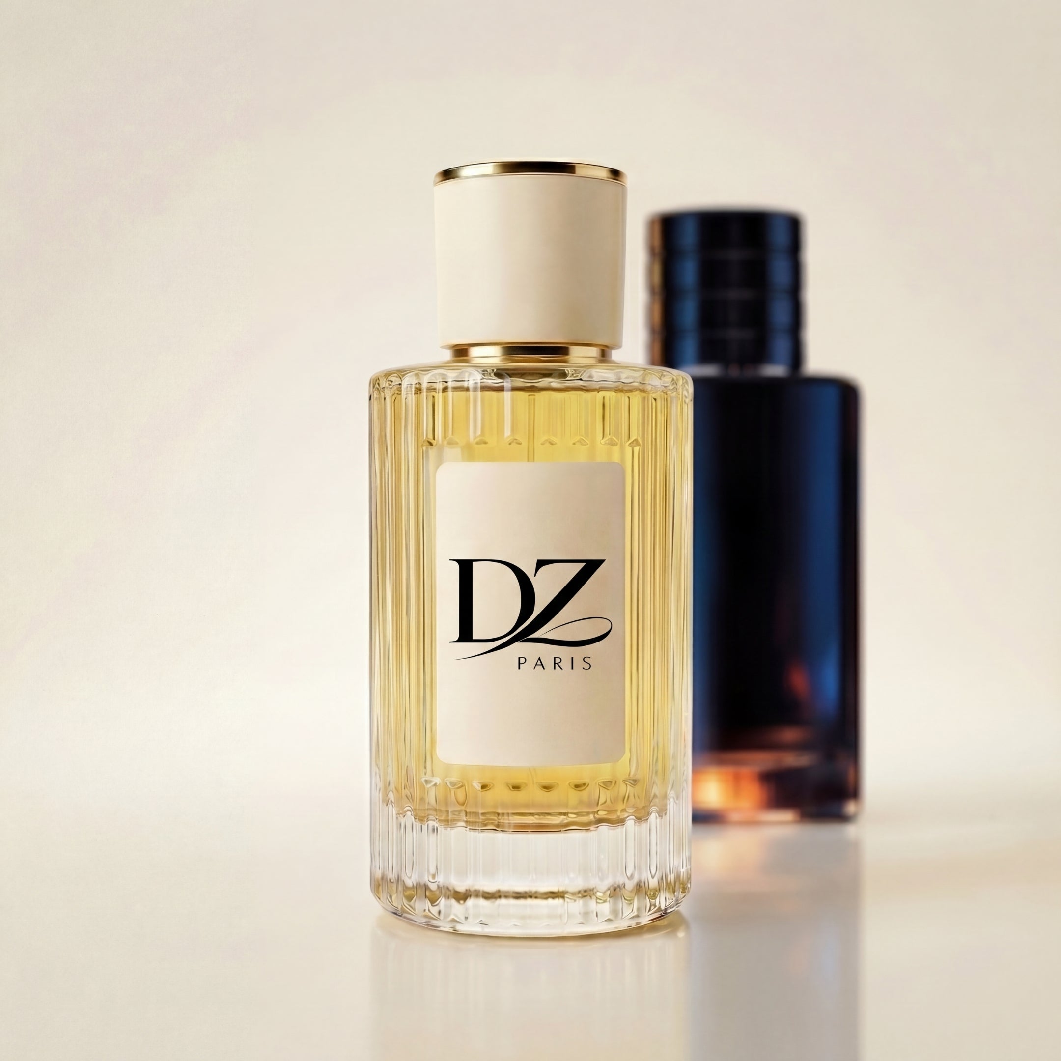 DZ M125 Sauvagea Extrait de Parfum Flakon mit elegantem Stillleben, 40 % Duftkonzentrat, Parfümflasche vor stilvollem Hintergrund